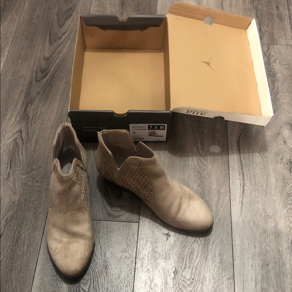 a.n.a Women's Beige Ankle Booties